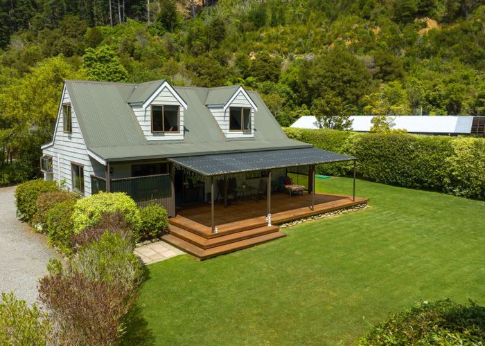  at 18 Brough Place, Ngakuta Bay