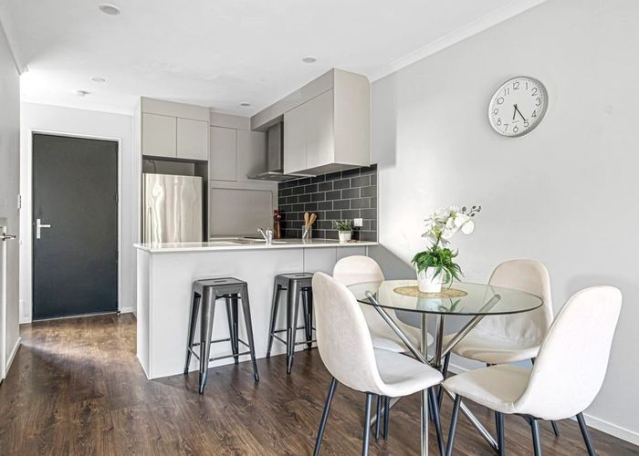  at 6 Wharara Lane, Massey, Waitakere City, Auckland