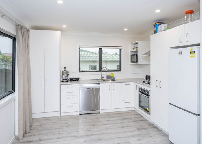  at 2/33 Cowley Drive, Temple View, Hamilton, Waikato
