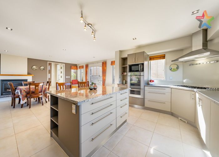 For sale 27 Meadowbank Drive, Belmont, Lower Hutt, Wellington homes.co.nz