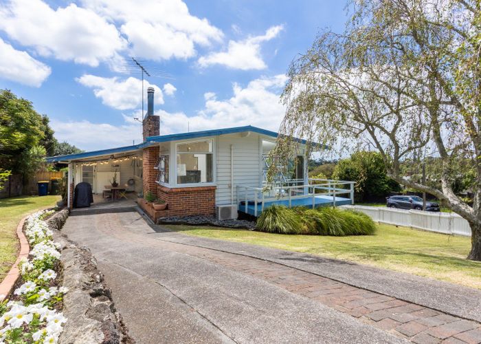  at 18 Deuxberry Avenue, Northcote, North Shore City, Auckland