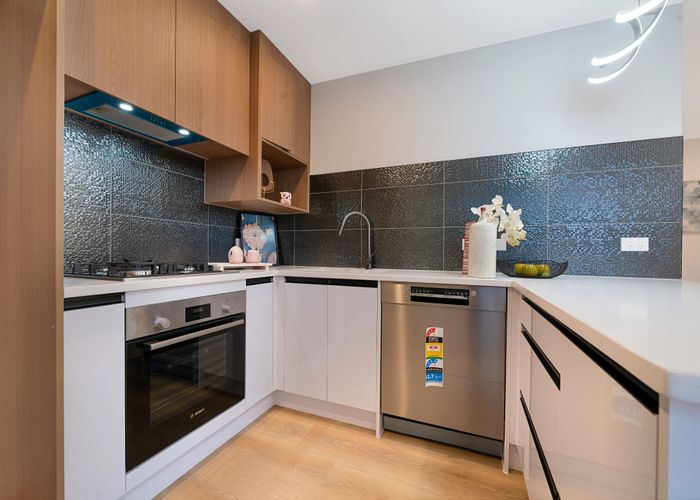  at 2/12 Chaucer Place, Blockhouse Bay, Auckland City, Auckland