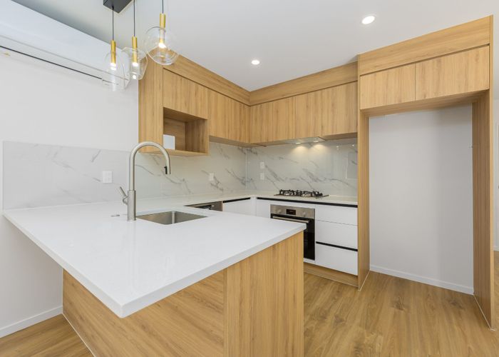  at 5/6 Woodhouse Place, West Harbour, Waitakere City, Auckland