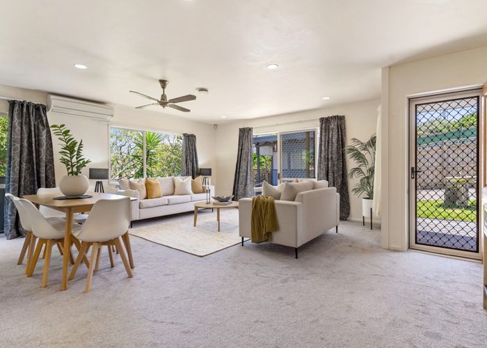  at 2/40 Edgeworth Road, Glenfield, North Shore City, Auckland