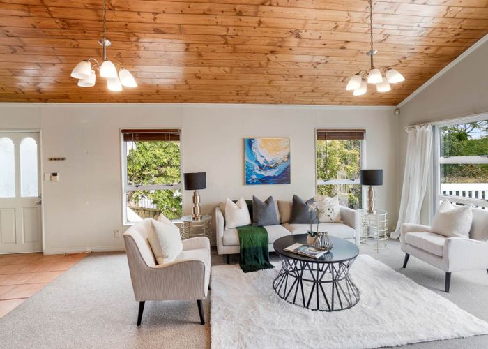  at 2/154 Sunset Road, Unsworth Heights, North Shore City, Auckland