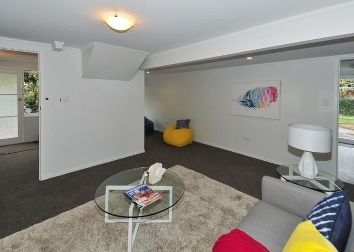  at 6 Easton Park Pde, Glenfield, North Shore City, Auckland
