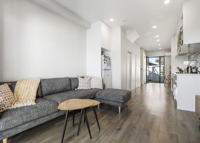  at 8/24 Tara Road, Henderson, Waitakere City, Auckland