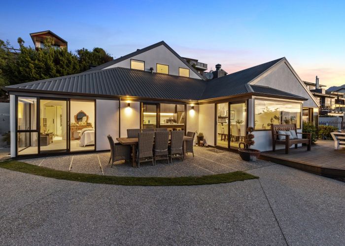  at 8 Elizabeth Place, Kelvin Heights, Queenstown-Lakes, Otago