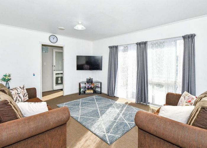  at 6 Quintal Place, Papatoetoe, Auckland