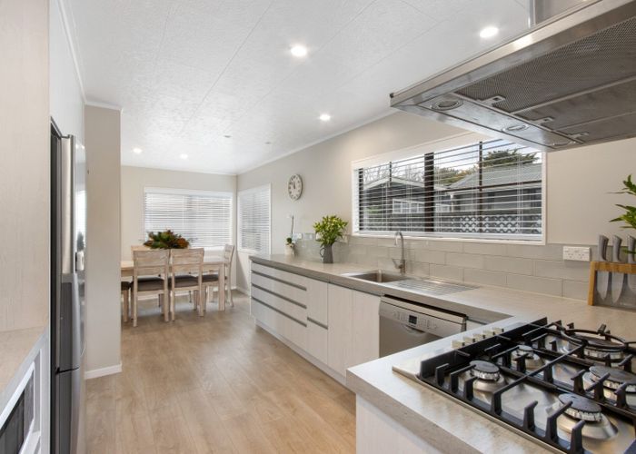 Free property data for 17 Cedar Road, Te Awanga homes.co.nz