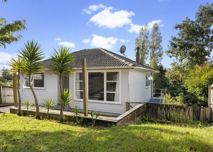 For sale 52 Awaroa Road, Sunnyvale, Waitakere City, Auckland homes