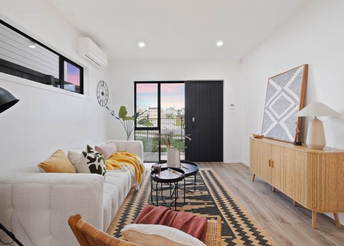  at 43 Whiteywood Street, Westgate, Waitakere City, Auckland