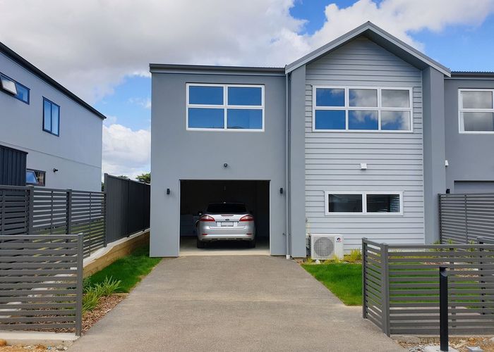  at 16 Bluff Road, Kenepuru, Porirua, Wellington