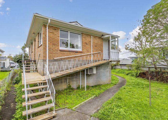  at 4/4A Dexter Avenue, Mount Eden, Auckland City, Auckland