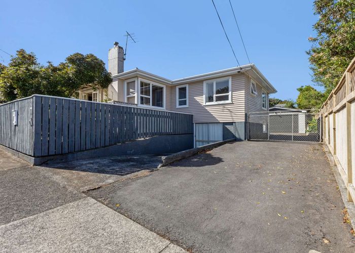  at 4 Sardinha Place, Marfell, New Plymouth