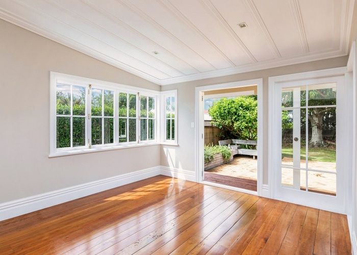  at 9 Oaklands Road, Mount Eden, Auckland