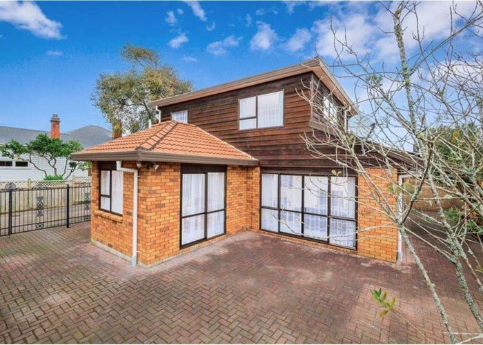  at 2/12 Owens Road, Epsom, Auckland