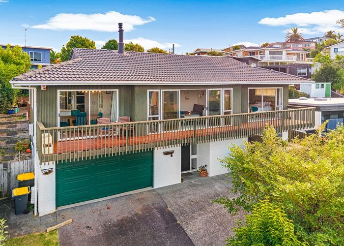  at 46 Agincourt Street, Glenfield, Auckland