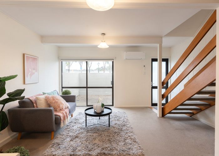  at 21/4 Dr Taylor Terrace, Johnsonville, Wellington
