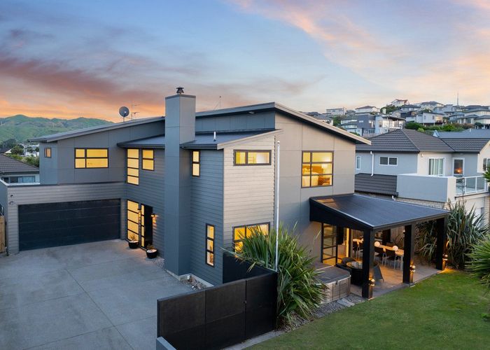  at 6 Greenstone Place, Aotea, Porirua