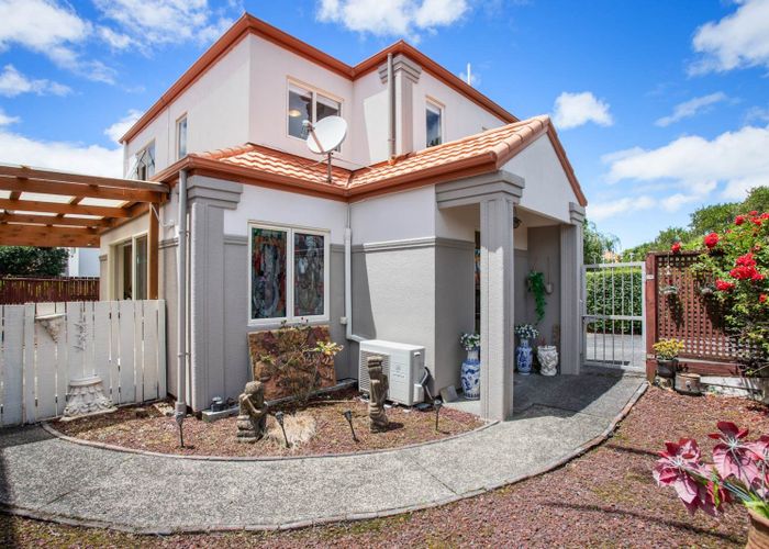  at 1 Stolford Crescent, New Lynn, Waitakere City, Auckland