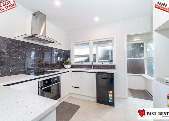  at 4/35 Shakespeare Rd--Viewing-- On Sat 4th Oct at 11:20-11:40am, Milford, North Shore City, Auckland
