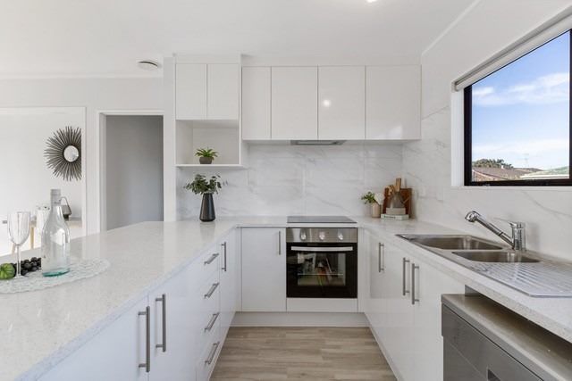  at 2/11 Avis Avenue, Papatoetoe, Auckland