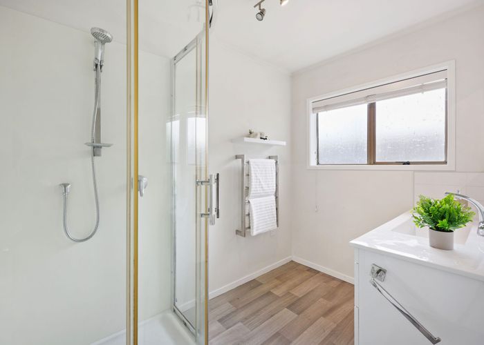  at 2/27 Matuhi Rise, Henderson, Waitakere City, Auckland