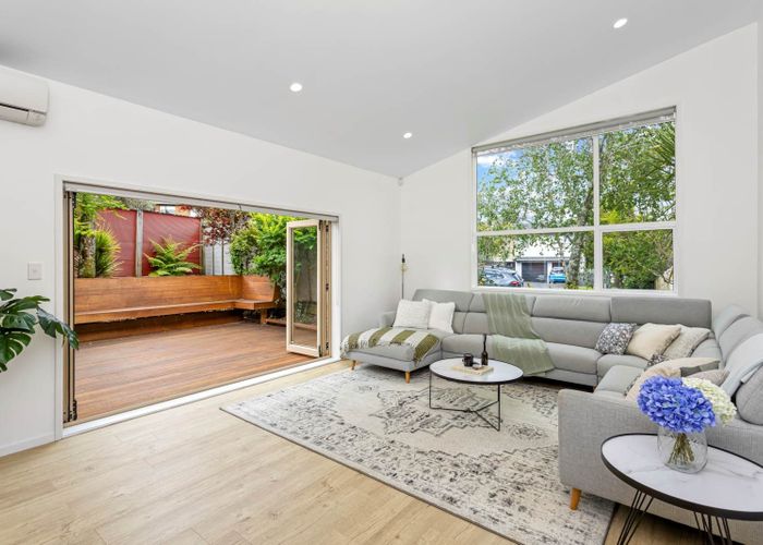  at 101 Stapleford Crescent, Browns Bay, North Shore City, Auckland