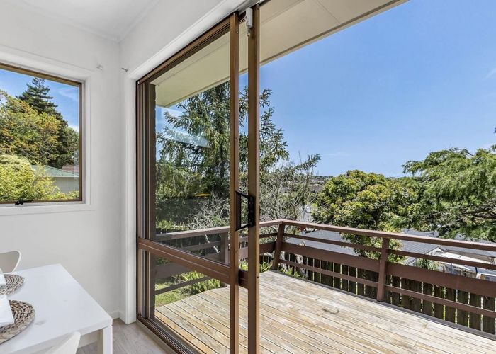  at 2/12 Hollyhock Place, Browns Bay, Auckland