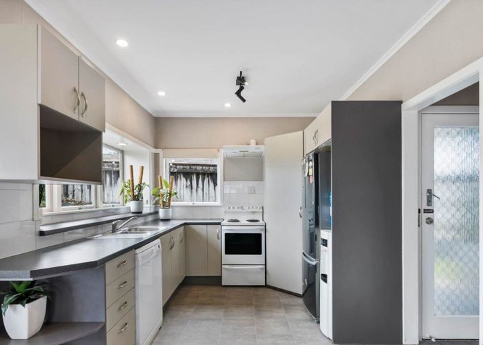  at 16 Red Hill Road, Papakura, Papakura, Auckland