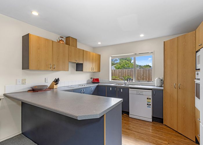  at 2/4 Balkwell Street, Halswell, Christchurch City, Canterbury