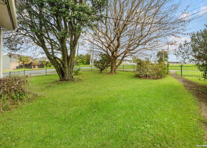  at 785 East Coast Road, Northcross, Auckland