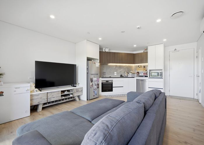  at 323/3 Kaipiho Lane, Albany, North Shore City, Auckland