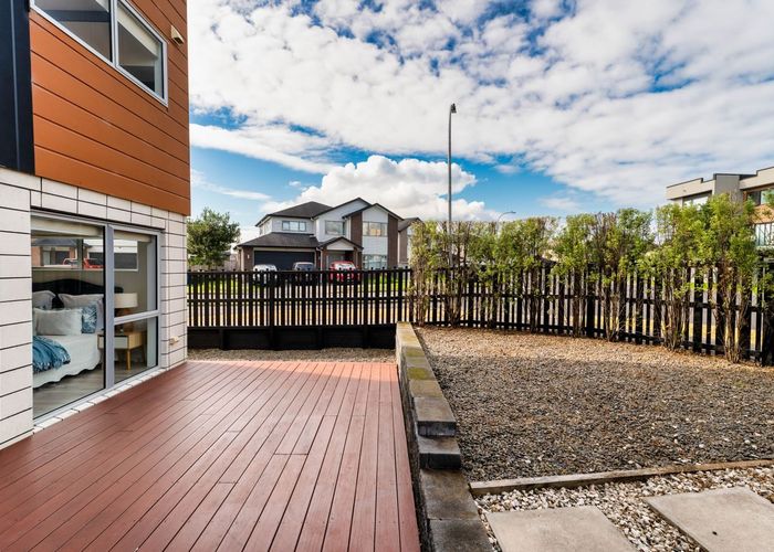  at 4 Meritage Lane, Te Atatu South, Waitakere City, Auckland