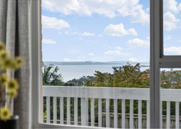  at 4 Haseler Crescent, Mellons Bay, Manukau City, Auckland