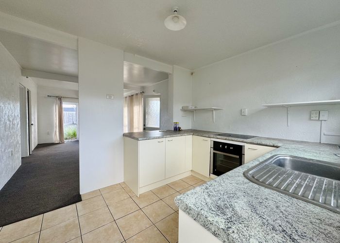  at 2/27 Berwyn Avenue, Takanini, Papakura, Auckland