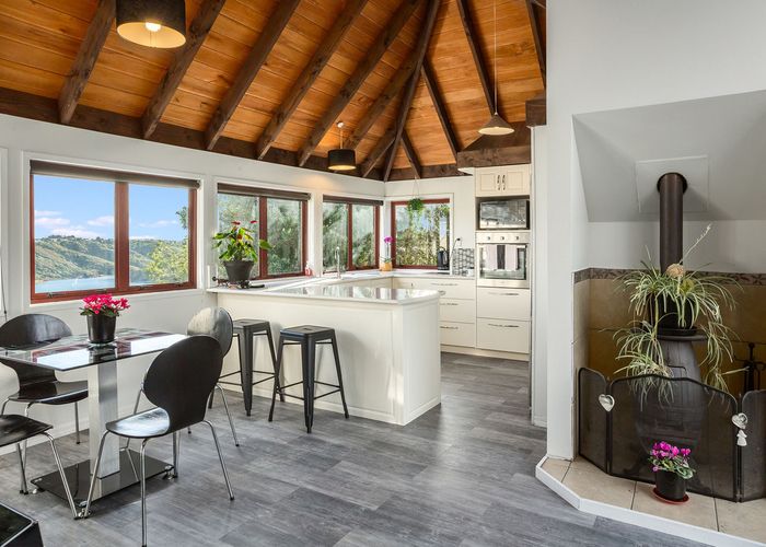  at 8 Moray Place, Papakowhai, Porirua