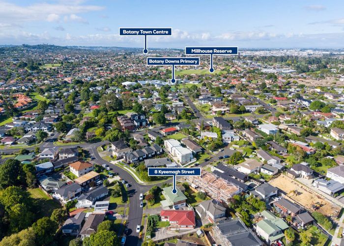  at 8 Kyeemagh Street, Botany Downs, Manukau City, Auckland