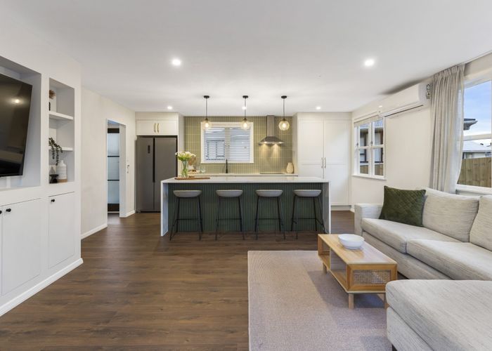  at 31 Crocombe Crescent, Beach Haven, Auckland