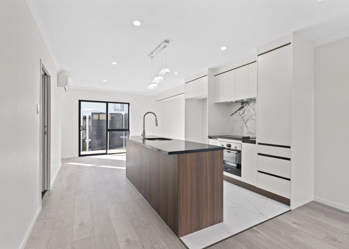  at 4/543 Massey Road, Mangere, Manukau City, Auckland