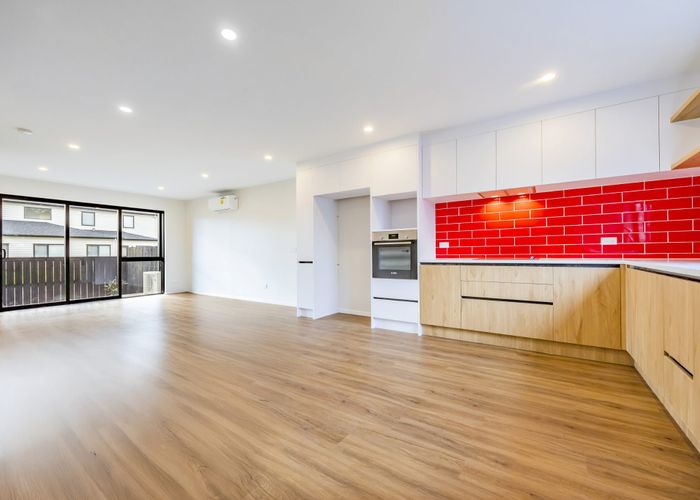  at 4/21 Peachgrove Road, Te Atatu Peninsula, Waitakere City, Auckland