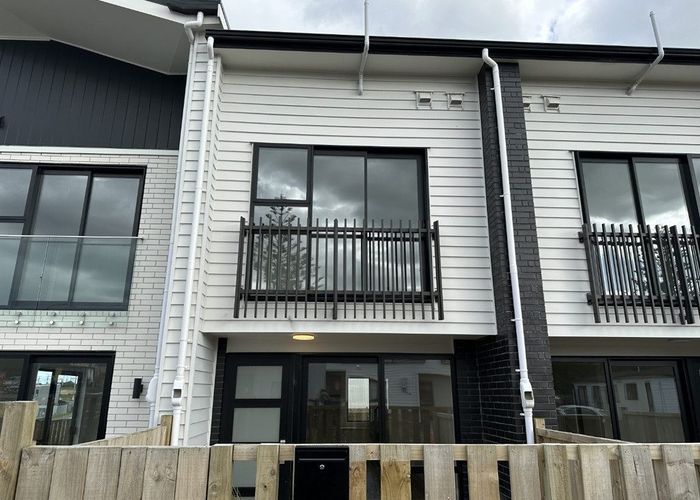  at 4 Matakohe Road, Westgate, Waitakere City, Auckland