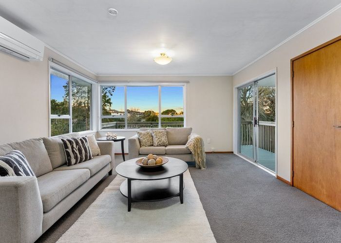  at 5 Tahu Crescent, Sunnynook, North Shore City, Auckland