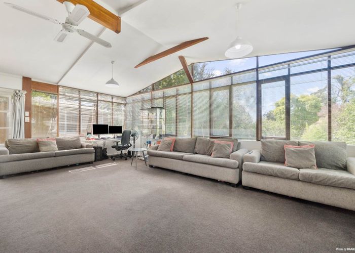  at 10 Rosalind Road, Glenfield, Auckland