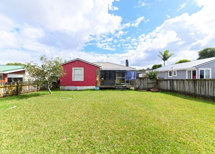  at 1/482 East Coast Road, Windsor Park, Auckland