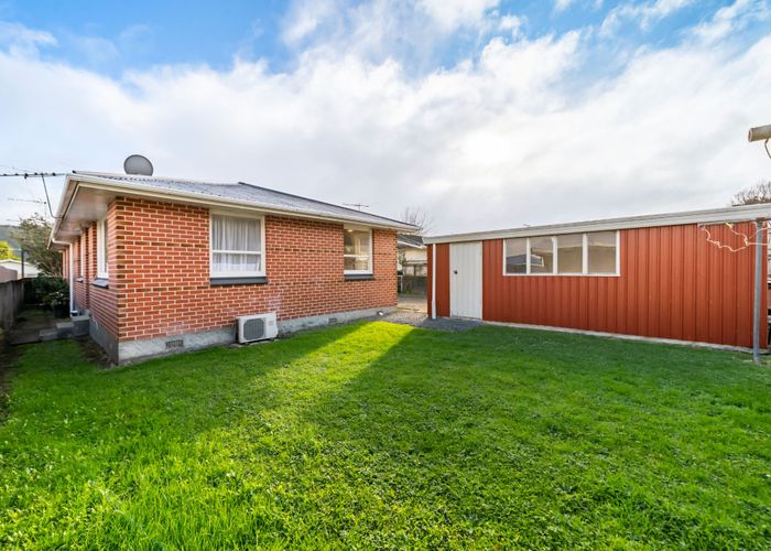  at 2/8 Oregon Drive, Maoribank, Upper Hutt, Wellington