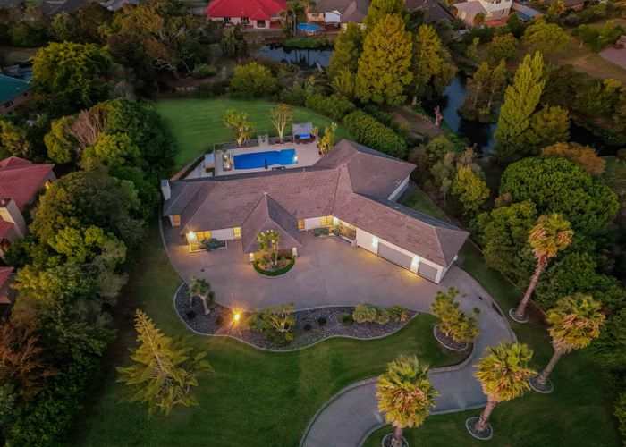  at 7 Burgundy Park Avenue, Henderson, Waitakere City, Auckland