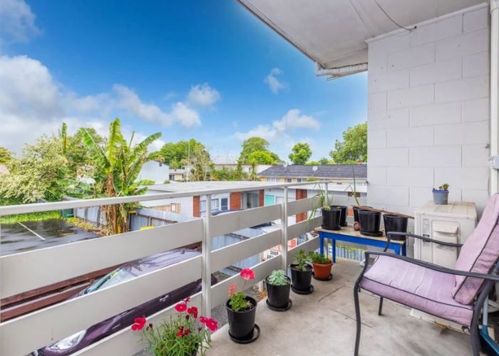  at 4/28 Wellington Street, Hamilton East, Hamilton, Waikato