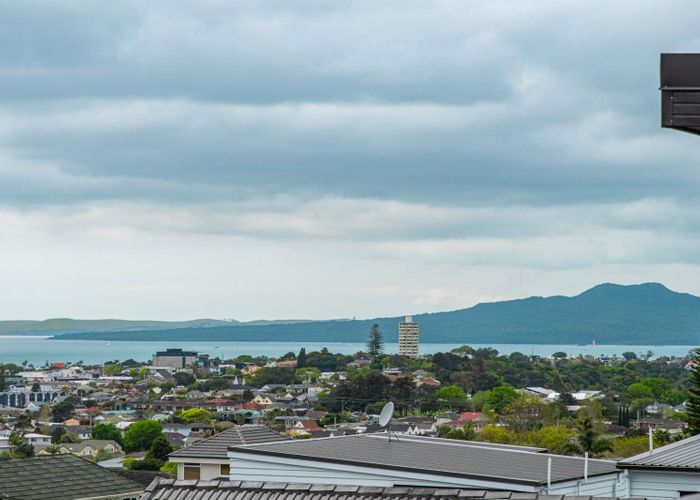  at 75 Forrest Hill Road, Milford, North Shore City, Auckland